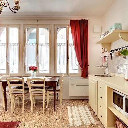 Ca' Badoer Frari Apartmán *